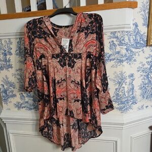 Free People Paisley Hi -low top - Black and Red. Super Comfy. Flattering XS